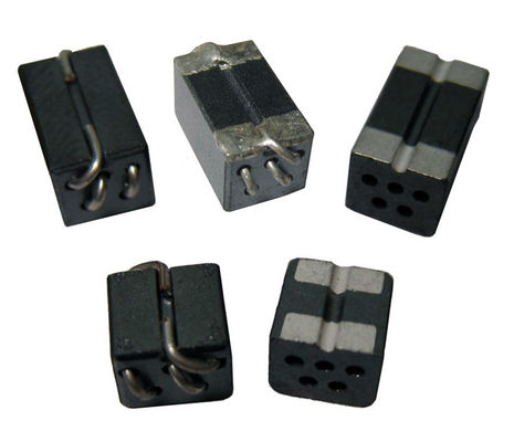 ตัวเหนี่ยวนำลูกปัดเฟอร์ไรต์ปราบปราม EMI ชนิดอ่อนวัสดุ NiZn 5.0 * 5.5 * 4.6 มม